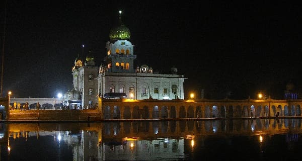 best places to visit in delhi at night gurudwara