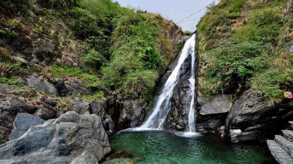 Bhagsu Waterfall, Dharamkot